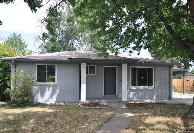 single story home featuring a front yard