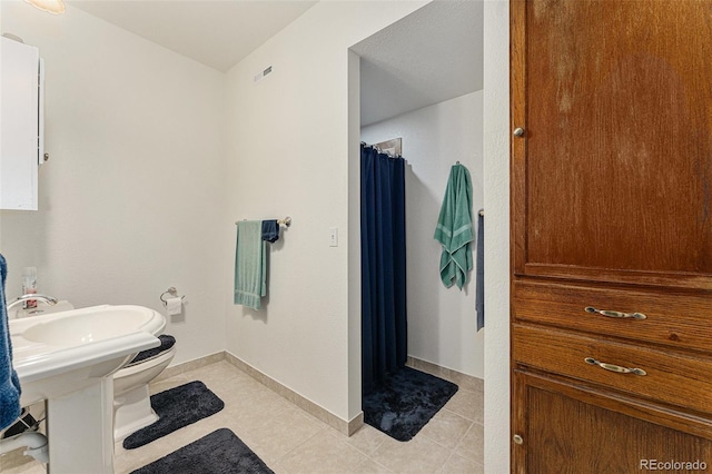 5289 Fairfield Cir, Castle Rock, CO 80104 - full bath featuring a shower with curtain and tile patterned flooring