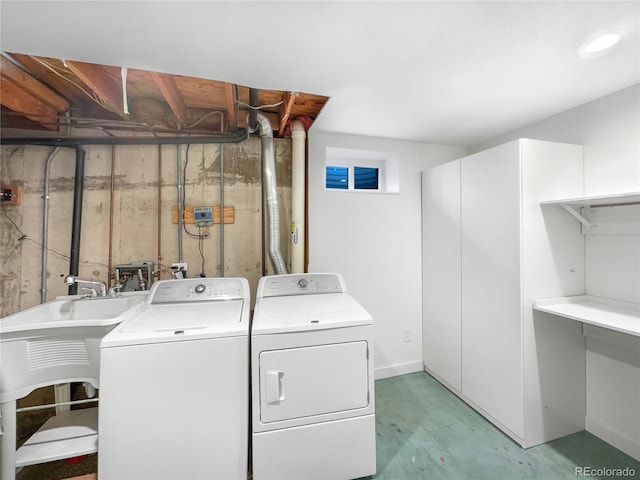 laundry room with washing machine and clothes dryer