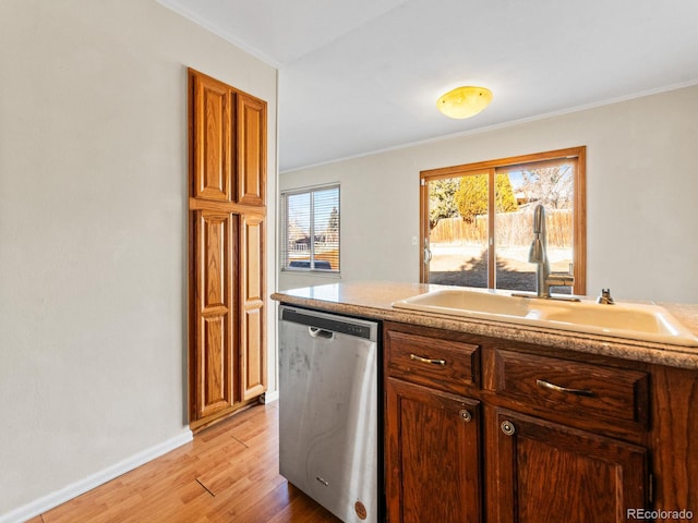 kitchen featuring sink, ornamental molding, light hardwood / wood-style floors, and dishwasher