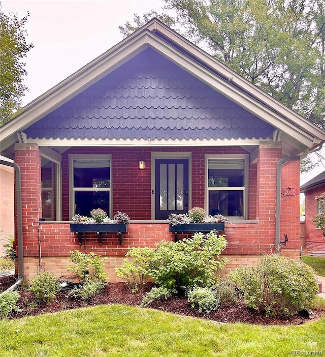 view of front facade featuring brick siding