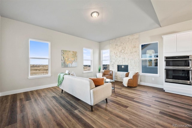 living area featuring dark wood-style flooring and baseboards