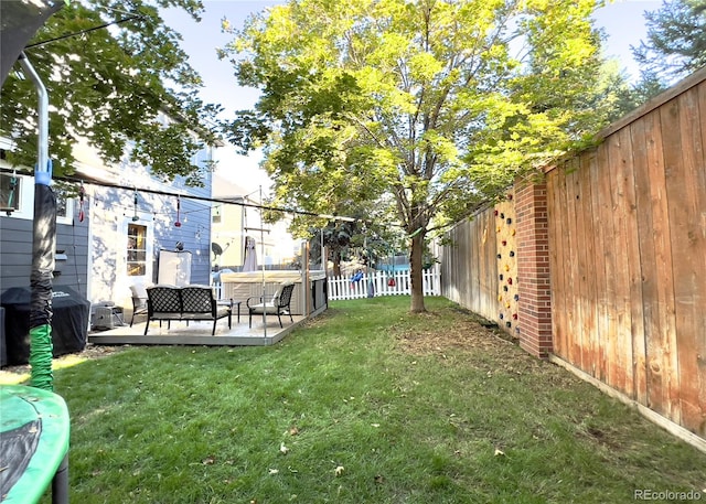 view of yard featuring an outdoor living space