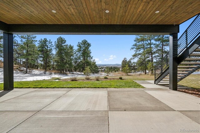 view of yard with a patio