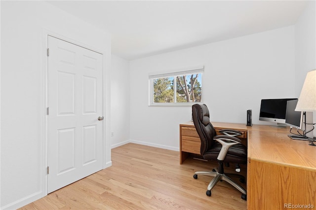 office area featuring light wood-type flooring and baseboards