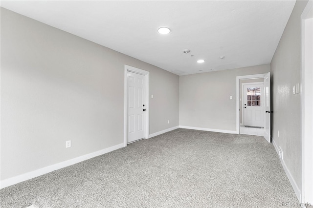 carpeted spare room featuring recessed lighting and baseboards