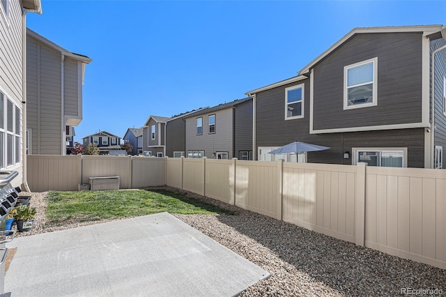 view of yard featuring a patio area