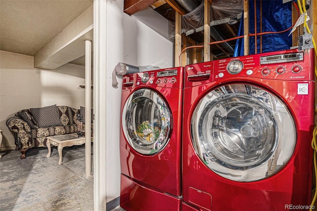 2813 S Xanadu Way, Aurora, CO 80014 - laundry area featuring separate washer and dryer