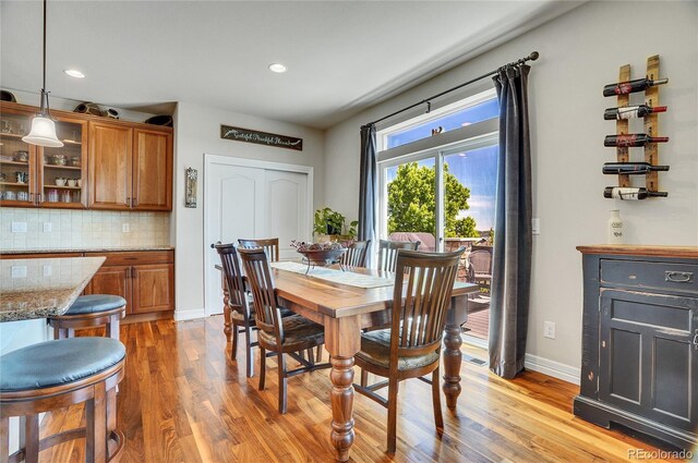 dining area featuring recessed lighting, light wood-type flooring, and baseboards