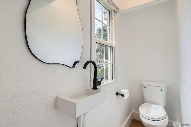 8197 S Fillmore Way, Centennial, CO 80122 - bathroom featuring toilet, plenty of natural light, a sink, and baseboards