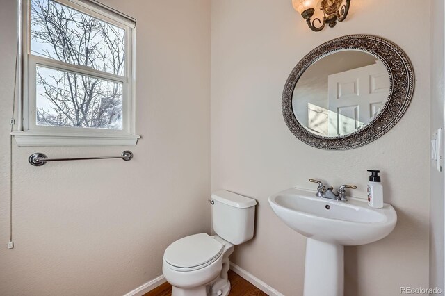 bathroom featuring toilet and baseboards