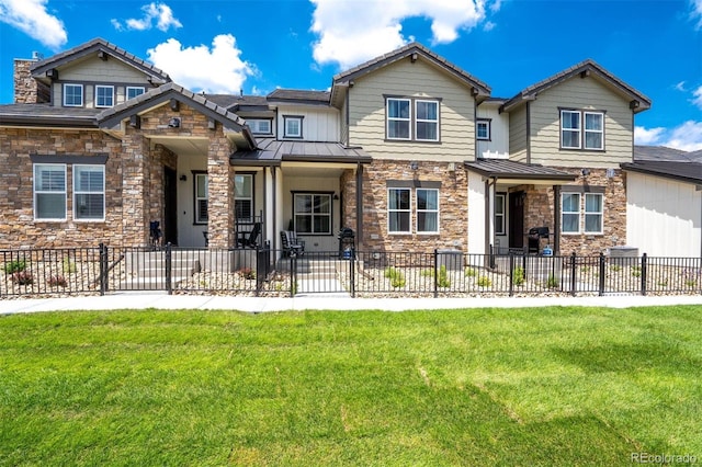 view of front of property with a front yard