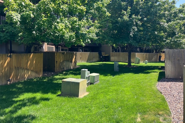 8022 S Columbine Ct, Centennial, CO 80122 - view of yard