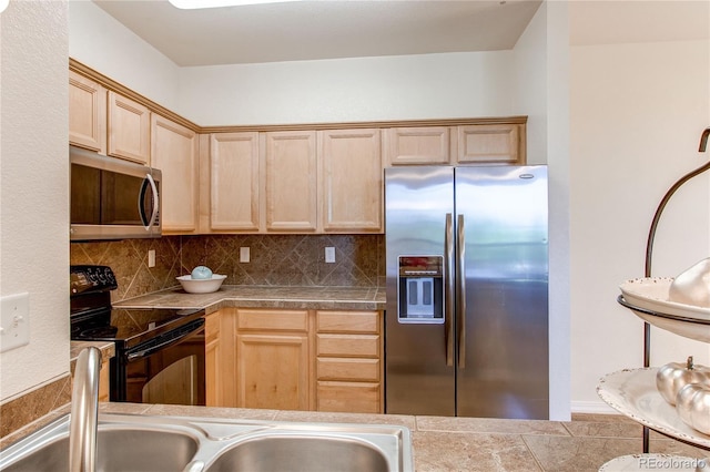 804 Summer Hawk Dr Unit 3202, Longmont, CO 80504 - kitchen featuring stainless steel appliances, light brown cabinets, and tasteful backsplash