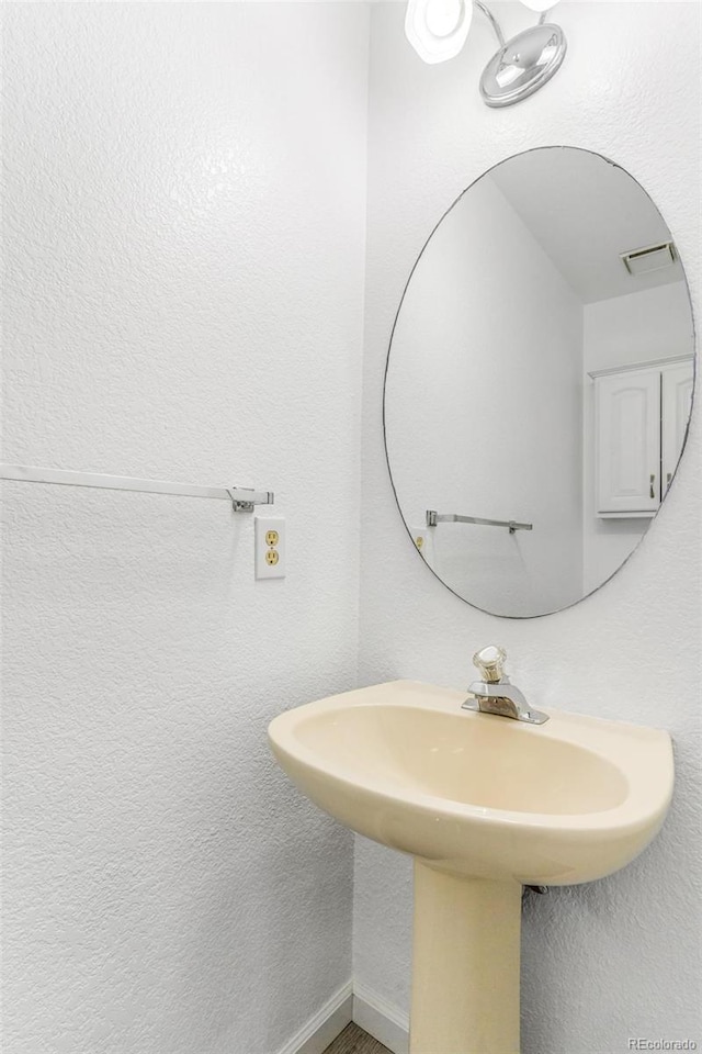 524 Rider Ridge Dr, Longmont, CO 80504 - bathroom with visible vents and a sink