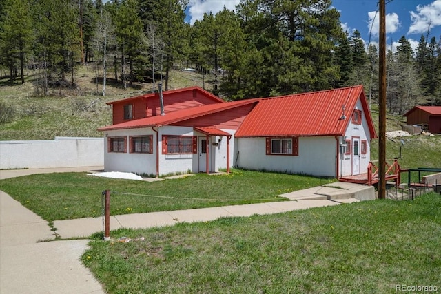 view of front of home with a front yard