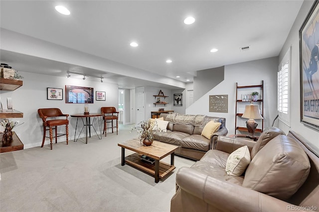 living area with visible vents, light colored carpet, baseboards, indoor bar, and recessed lighting