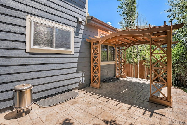 5569 S Helena St, Centennial, CO 80015 - view of patio / terrace with a gate