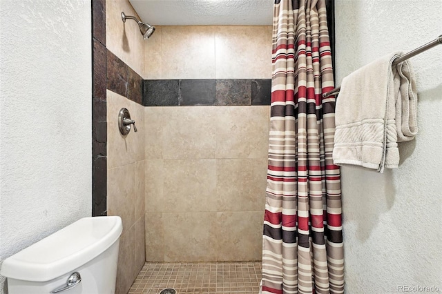 7830 Club Crest Dr, Arvada, CO 80005 - full bath featuring tiled shower and a textured wall
