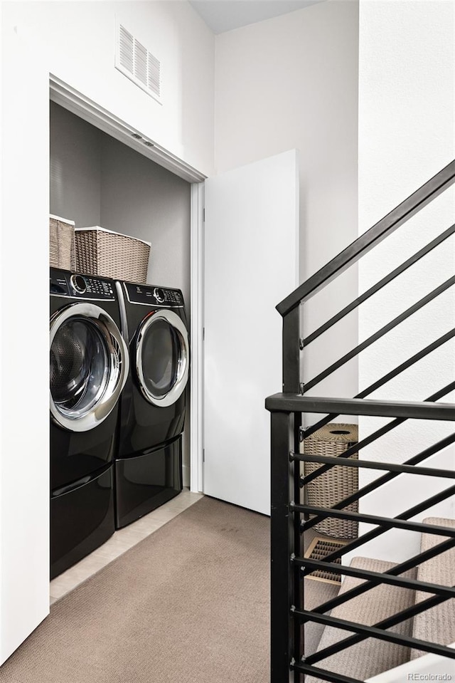 washroom with independent washer and dryer, laundry area, visible vents, and carpet floors