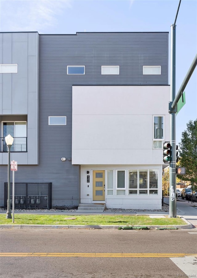 contemporary house featuring entry steps