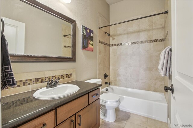 7258 Spanish Bay Dr, Windsor, CO 80550 - full bath featuring backsplash, vanity,  shower combination, and tile patterned flooring
