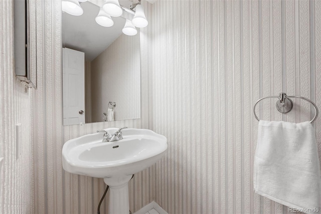 11704 Elk Head Range Rd, Littleton, CO 80127 - bathroom featuring wallpapered walls
