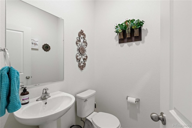 bathroom featuring toilet and sink