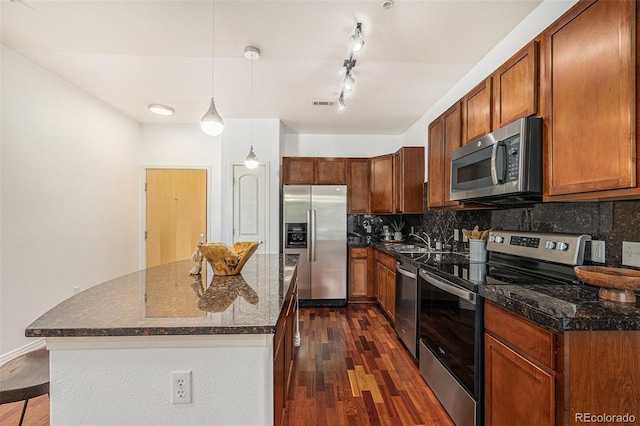 10184 Park Meadows Dr Unit 1102, Lone Tree, CO 80124 - kitchen with stainless steel appliances, tasteful backsplash, dark wood finished floors, and a sink