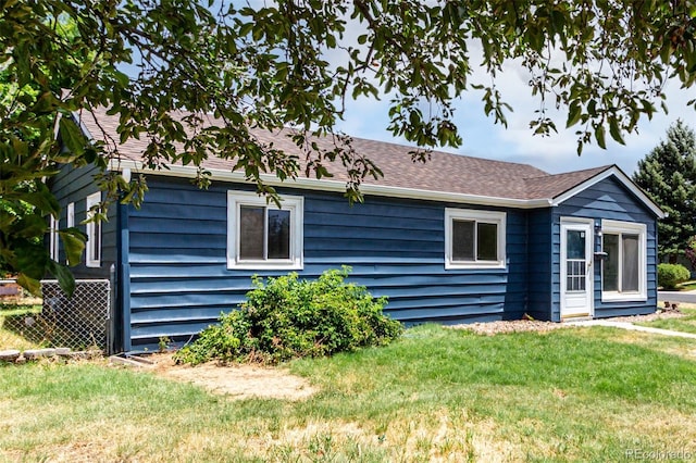 1000 Worchester St, Aurora, CO 80011 - view of property exterior featuring a shingled roof