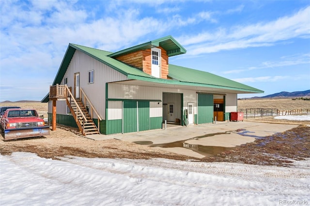 view of front of house with a mountain view