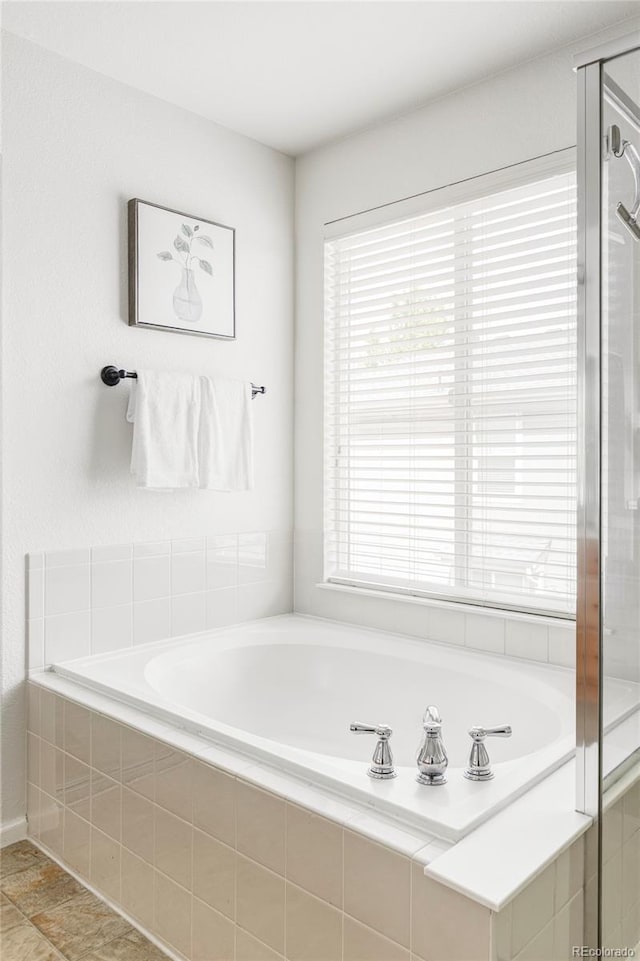 6385 S Nelson Way, Littleton, CO 80127 - full bath featuring a bath
