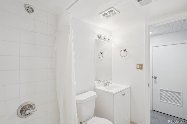 bathroom featuring a shower with curtain, toilet, a textured ceiling, and vanity