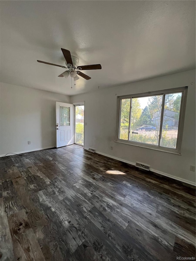 empty room featuring dark hardwood / wood-style floors and ceiling fan