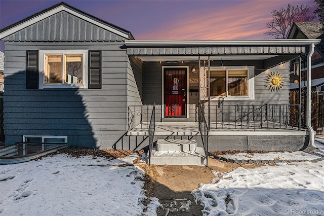 view of front of property featuring covered porch