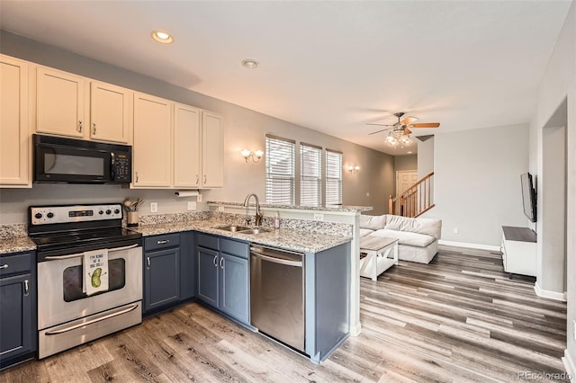 23882 E Alabama Dr, Aurora, CO 80018 - kitchen featuring stainless steel appliances, a sink, a peninsula, a ceiling fan, and light wood finished floors