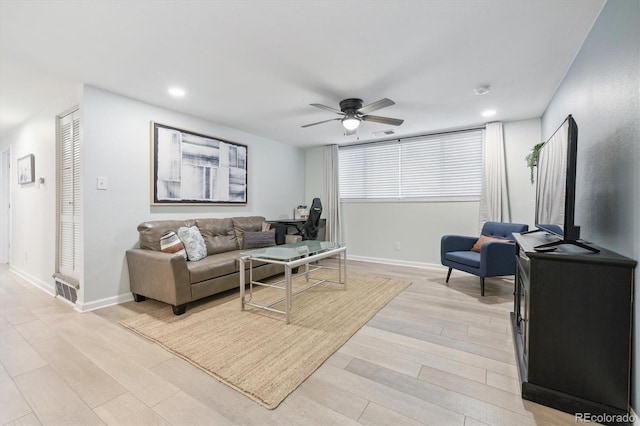 living room with light wood finished floors, visible vents, baseboards, recessed lighting, and a ceiling fan