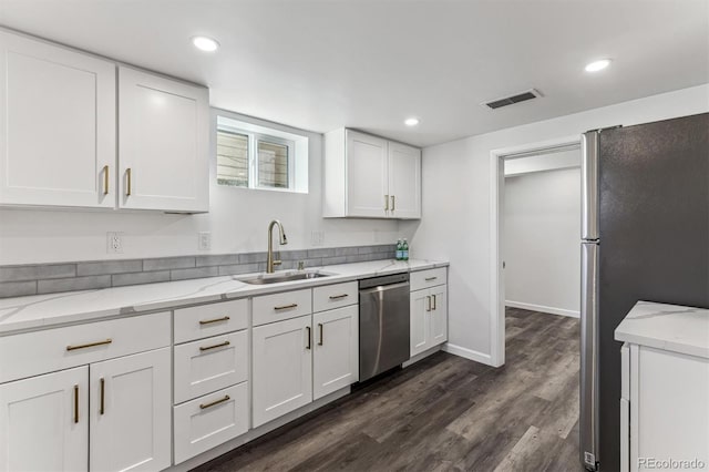 kitchen featuring visible vents, a sink, white cabinetry, stainless steel appliances, and dark wood-style flooring