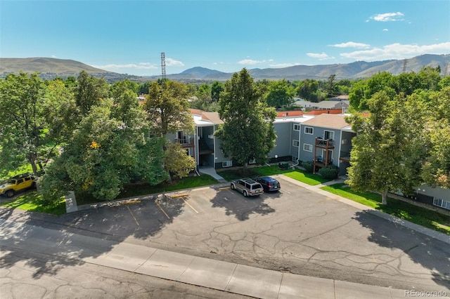 view of front of property featuring a mountain view