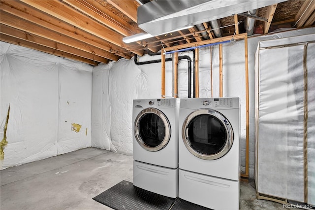 5337 S Ukraine Way, Aurora, CO 80015 - washroom featuring washing machine and clothes dryer