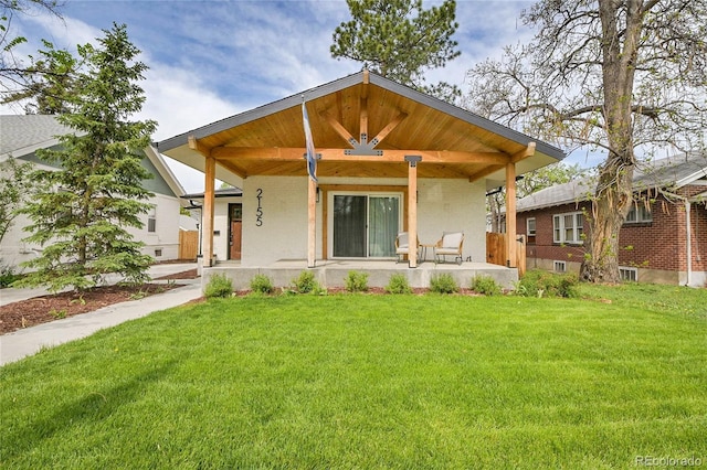 view of front of house featuring a front lawn and a porch