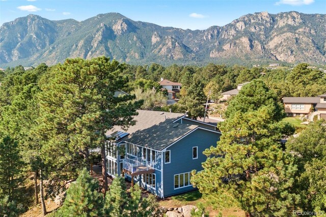 bird's eye view featuring a mountain view