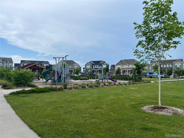 515 176th Ave, Broomfield, CO 80023 - surrounding community with a lawn and a residential view