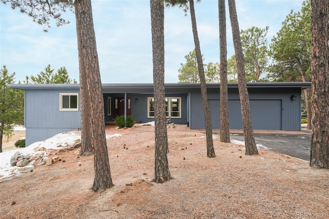 ranch-style home featuring a garage