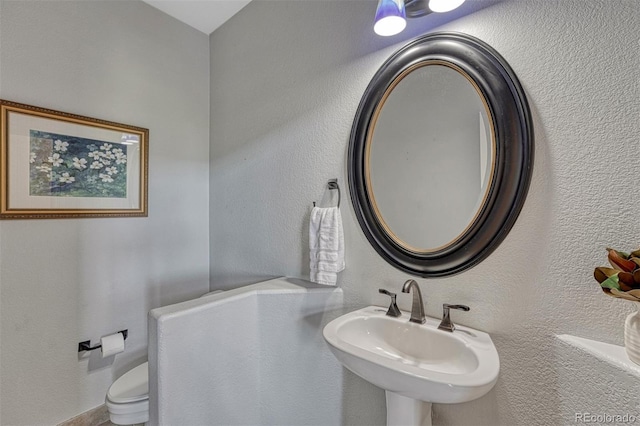 581 Stonemont Dr, Castle Pines, CO 80108 - bathroom featuring a sink, toilet, and a textured wall