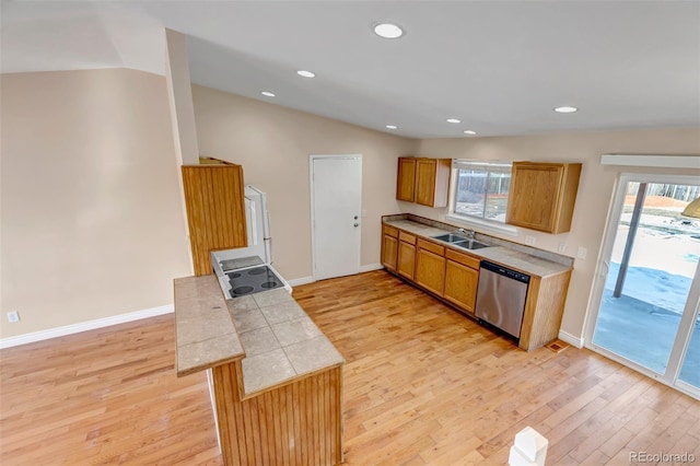 kitchen with sink, vaulted ceiling, light wood-type flooring, stainless steel dishwasher, and kitchen peninsula