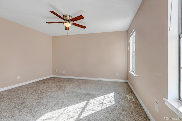 unfurnished room with carpet flooring and ceiling fan