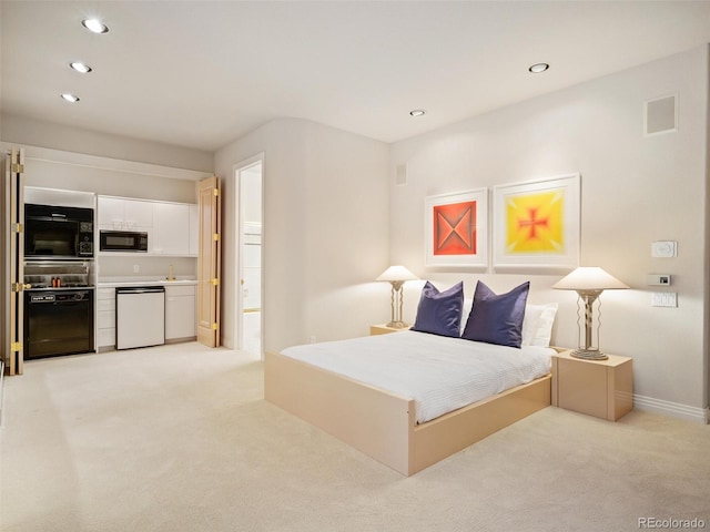 bedroom with light carpet, baseboards, visible vents, and recessed lighting