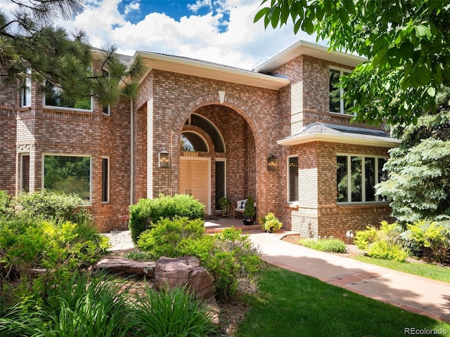 view of front facade featuring brick siding