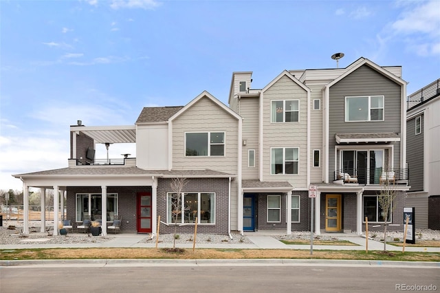 view of front of home featuring a balcony